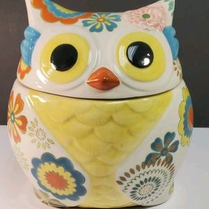 Vintage Styled Beautiful Ceramic Owl Cookie Jar no chips, cracks or damage